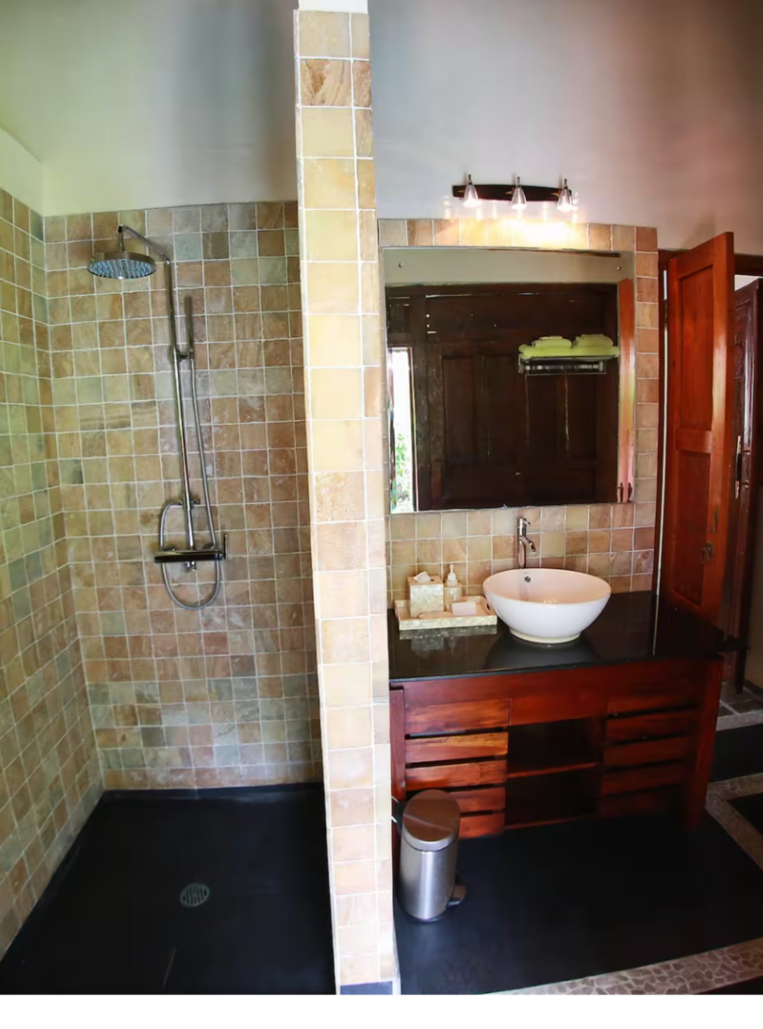 Bathroom of the Jacuzzi Villa
